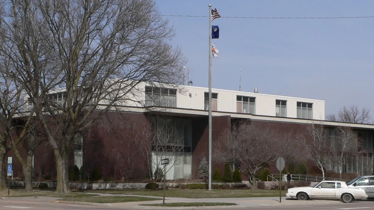 Hastings city budget and tax request pass after mayor breaks council tie vote
