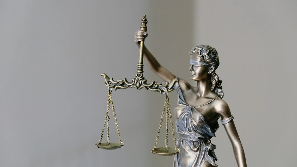 Lady Justice statue illustrating the Supreme Court block on Trump mail ballot USPS rules